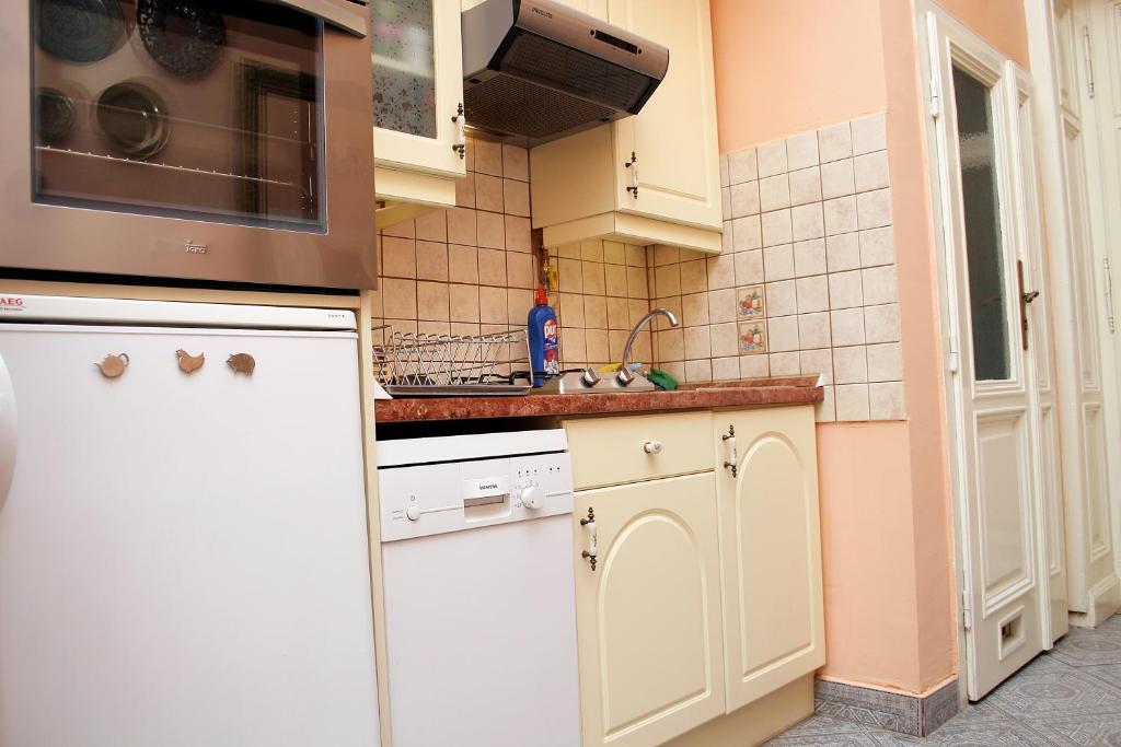 Budapest Tourist Apartments - Jozsef Koerut Номер фото